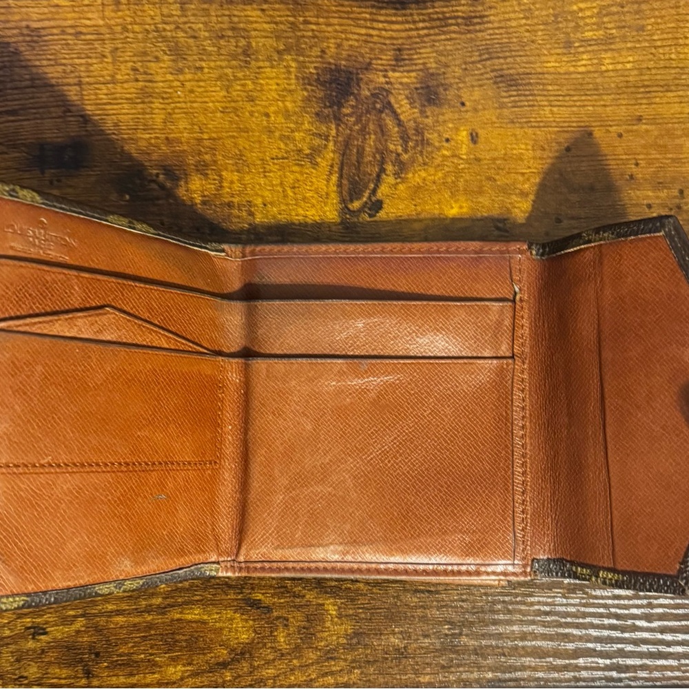 Authentic Vintage Louis Vuitton 1987 Elise Wallet - Picture 3 of 9